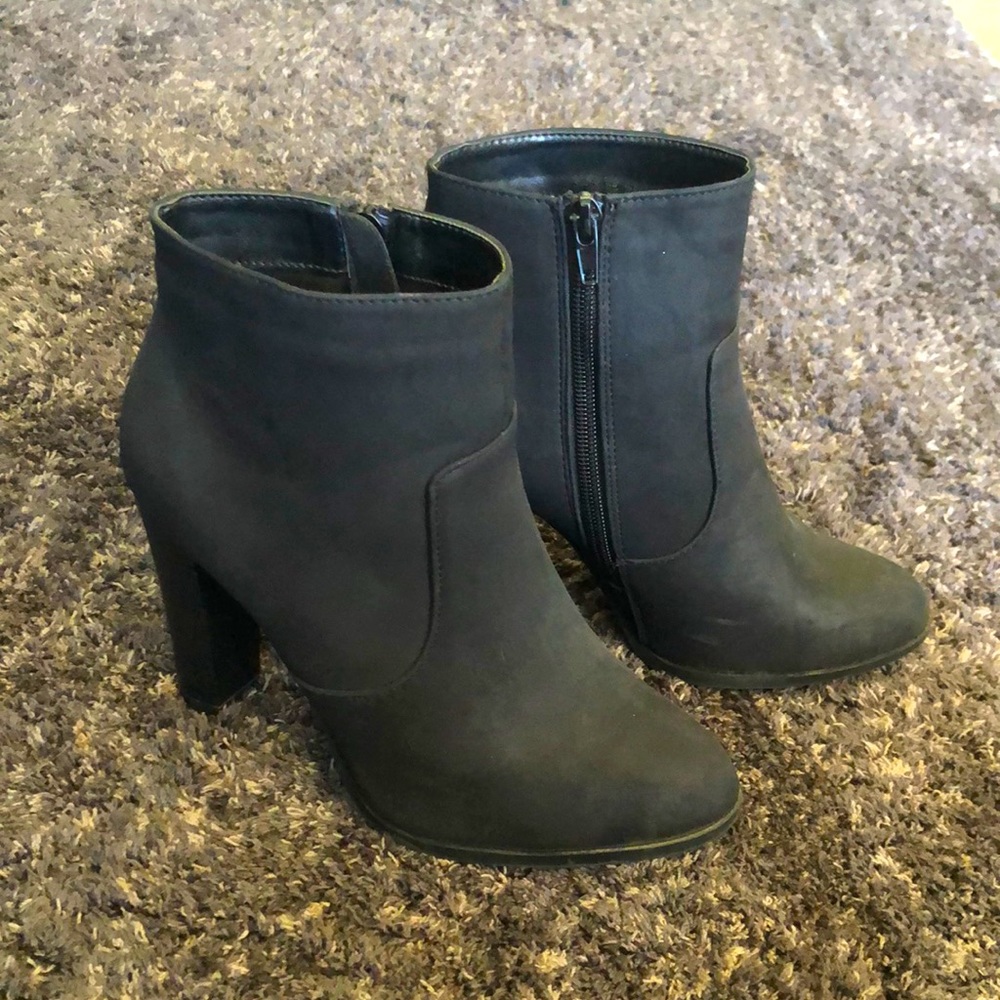 Black 6.5 heel booties!